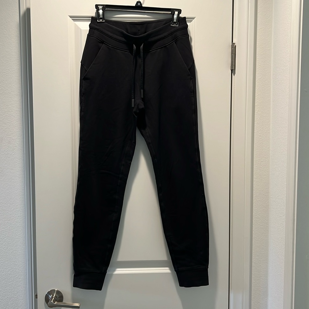 Women’s Lululemon Black joggers size 6